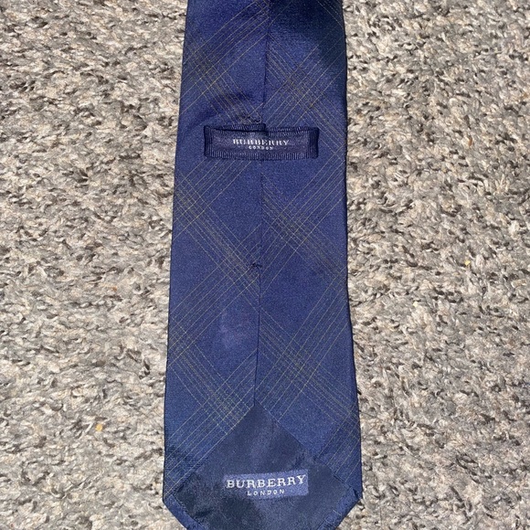 Burberry tie - Picture 1 of 3